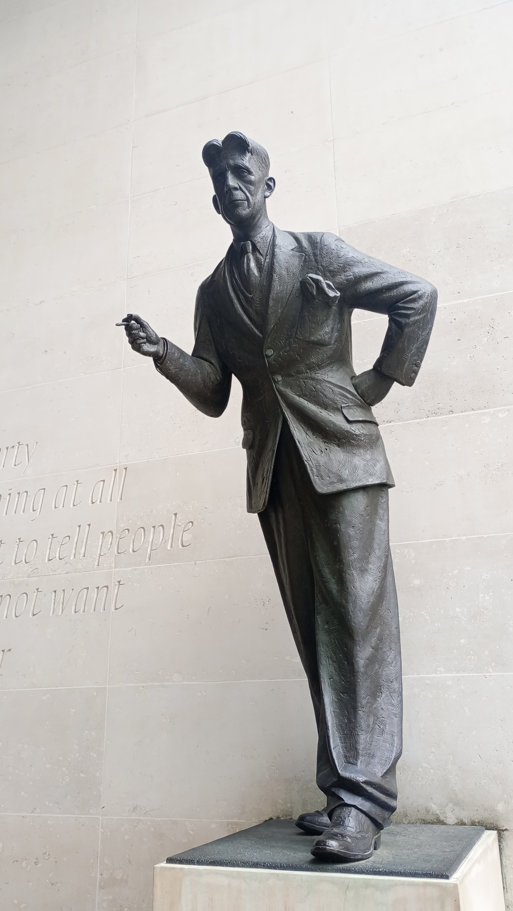 Statue of George Orwell, with a ciggie on the go